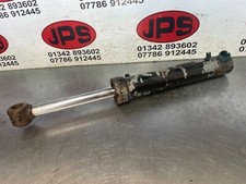 Hydraulic lift ram for side