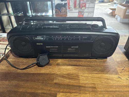 Sanyo radio cassette - cassette, recorder