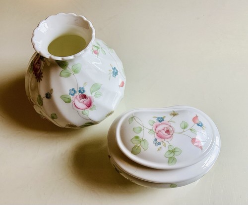 Wedgwood rosehip posy vase - rosehip, &
