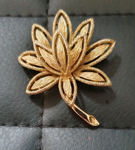 Vintage avon gold tone lotus - vintage,