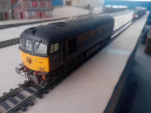 Heljan class 33025 dutch - heljan, in