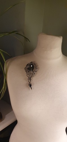 Large ornate brooch - brooch/, necklace