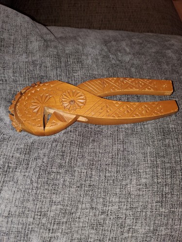 Mid century folk - mid, carved