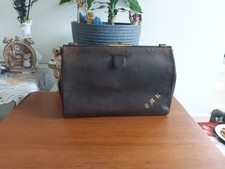 GLADSTONE STYLE LADIES HANDBAG WITH ACCESSORIES.