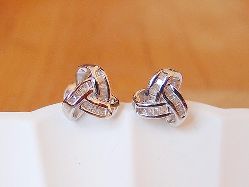 Genuine white diamond baguette - white,