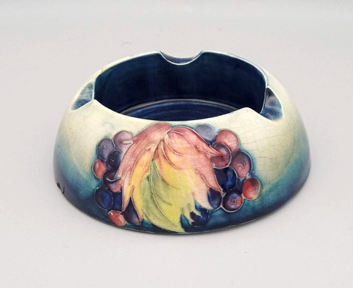 Moorcroft leaf and berries - leaf,