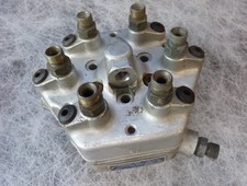 Mercedes M110 A0000740813 0438100084 Fuel Distributor Bosch