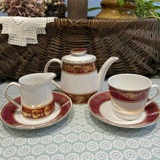 Elizabethan Burgundy Fine Bone