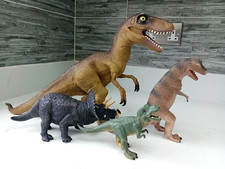Jurassic World, 4 Dinosaur Action Toys Including A Large Velociraptor