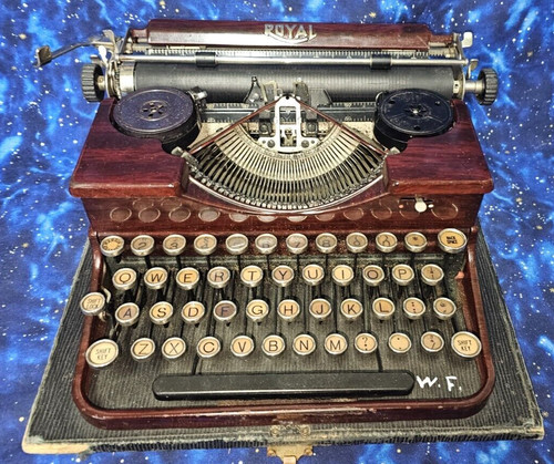 Vintage royal typewriter model - royal,