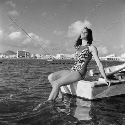Martine beswick thunderball - martine,