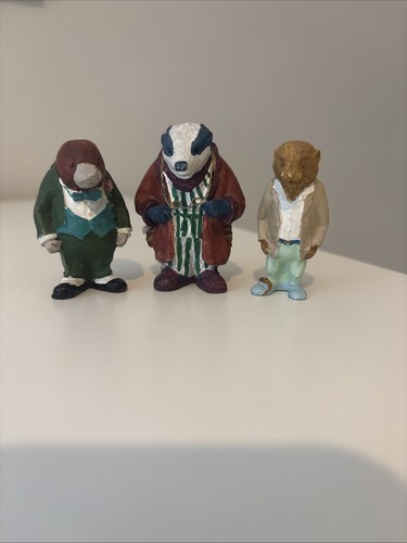 Wind the willows figurines - in,