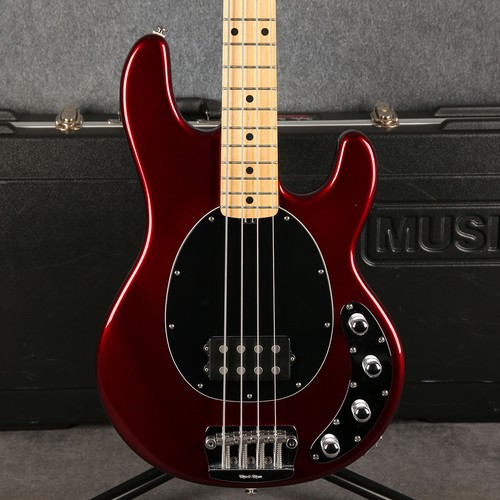 Ernie ball music - music, man