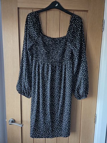 Stretchy spotty black and - stretchy,