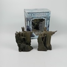 The Lord of the Rings gift set - incomplete. Argonath figurines only. No DVDs