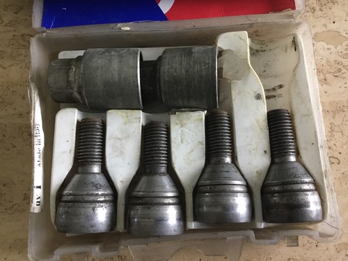 Renault locking wheel - nuts, and