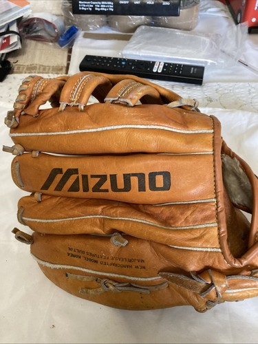 Mizuno baseball glove - baseball,