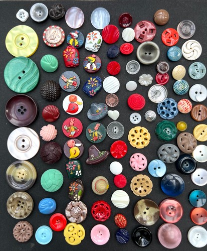 100 unusual vintage buttons - 100,