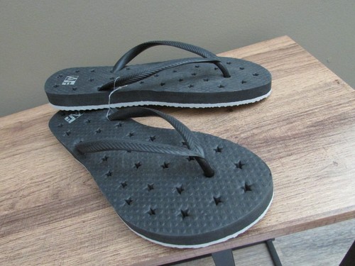 Black star flip flops - star,