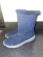 Woman’s Skechers Goga Mat