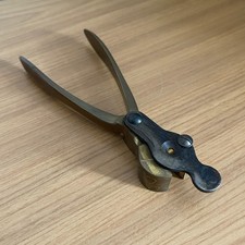 Vintage Single Cavity Round