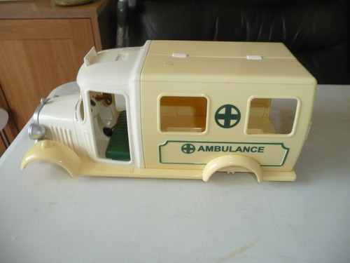 Sylvanian families ambulance - sylvanian,