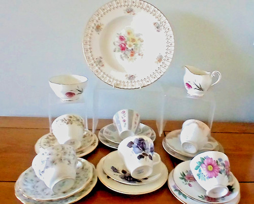 Superb vintage bone - china, 21
