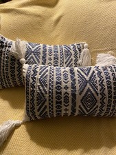 2X CUSHIONS & INSERTS