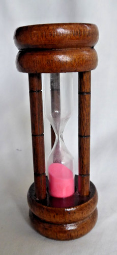 Retro vintage wooden egg - /,