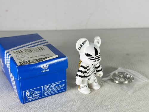 Toy2r adidas qee keychain 2004 - qee,