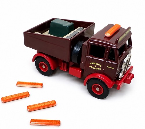 White lined orange beacon - 1/76,
