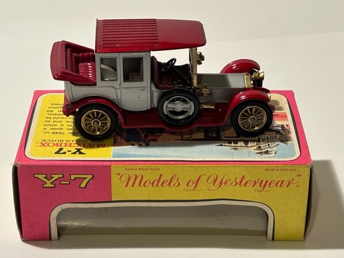 Matchbox red and silver - ,