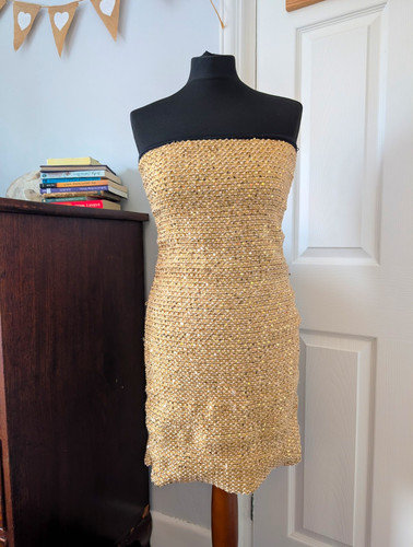 Red queen gold sequin - queen,