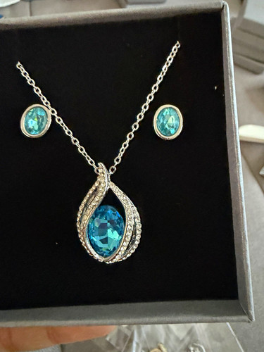 Sparklygifts blue oval crystal - sparklygifts,