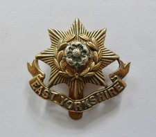 BRITISH ARMY CAP BADGE. THE EAST YORKSHIRE REGIMENT. ( 010. ).