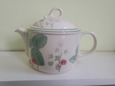 Wedgwood Raspberry Cane 2 Pint