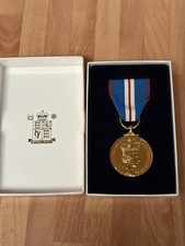 2002 ROYAL MINT BOXED QUEEN