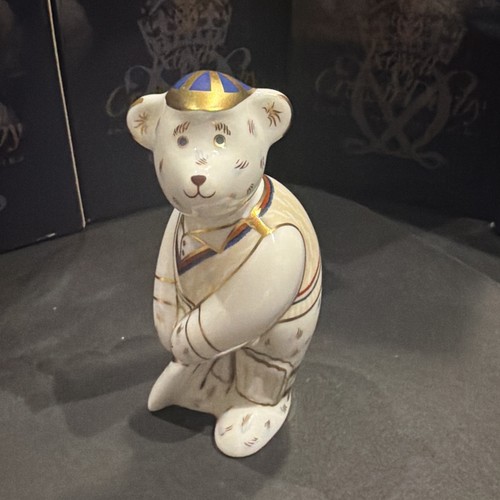 Royal crown derby cricketer - crown,
