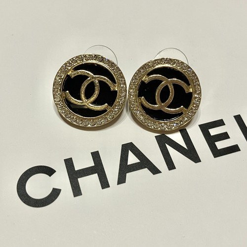 Chanel button earrings - button,