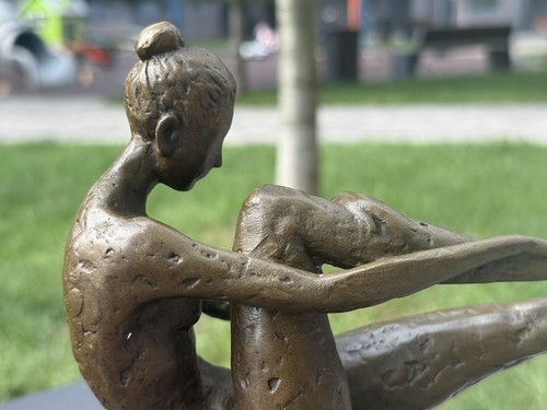 Bronze sculpture woman - bronze,