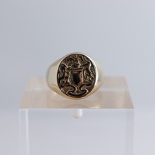 Hallmarked 9ct Gold Oval Signet with crest