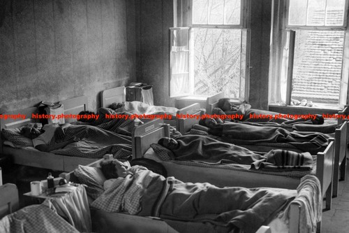 F017398 women sleep the bed - sleep, in