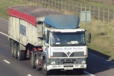 COL PHOTO: FOSTERS BOOTH TRACTION FODEN ARTIC BULK TIPPER TRAILER - V881 SAV