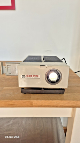 Aldis mini slide - slide, projector