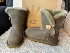 UGG  short Bailey button Bomber green   boots , UK size 7.5 , EUR  size 40