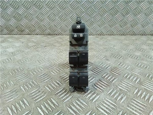 8404002120 left front window - left,