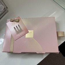 Number 7 Pro artist Lipstick