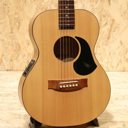 Maton mini 2010 - maton", 2010's
