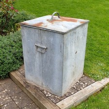 Vintage Antique Galvanised Metal Grain Feed Store Bin Planter Tub Water Butt Lid