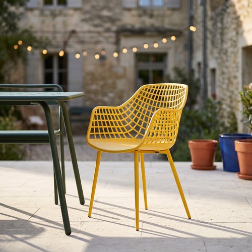 Modern mesh moulded piazza - modern,